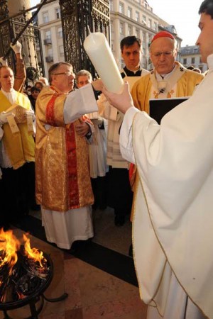 Képek a nagyszombati ünnepi liturgiáról. 2010. 
